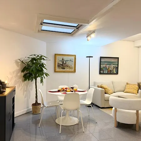 Cocon Au Calme Pres De La Avec Stationnement Public Gratuit Dans La Rue شقة