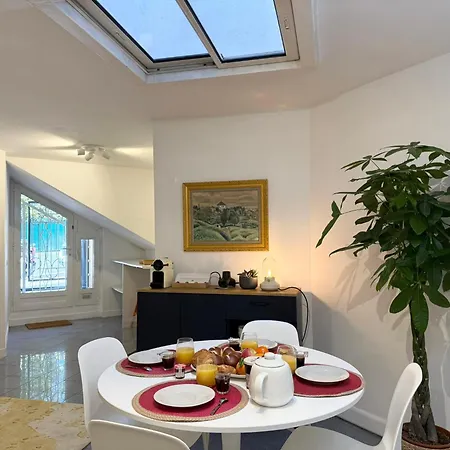 A 100 M De La Avec Stationnement Gratuit Lägenhet