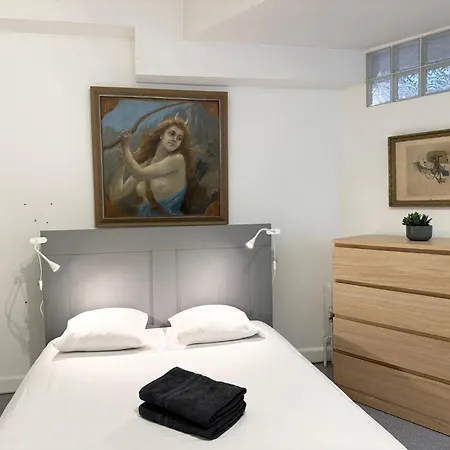 Lägenhet A 100 M De La Avec Stationnement Gratuit *